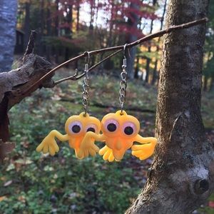 📌 🌝Sweet little yellow dude earrings!!